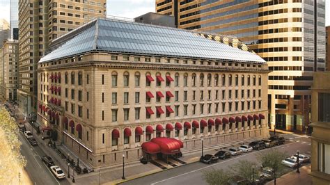 Langham hotel boston - Salle de bains privative. Réception ouverte 24h/24. Cartes d'accès. Service de ménage quotidien. Chambres non-fumeurs. Coffre-fort. L’établissement The Langham, Boston est un hôtel 5 étoiles historique récemment rénové situé dans le centre-ville de Boston, dans l’ancien bâtiment de la Réserve fédérale. 